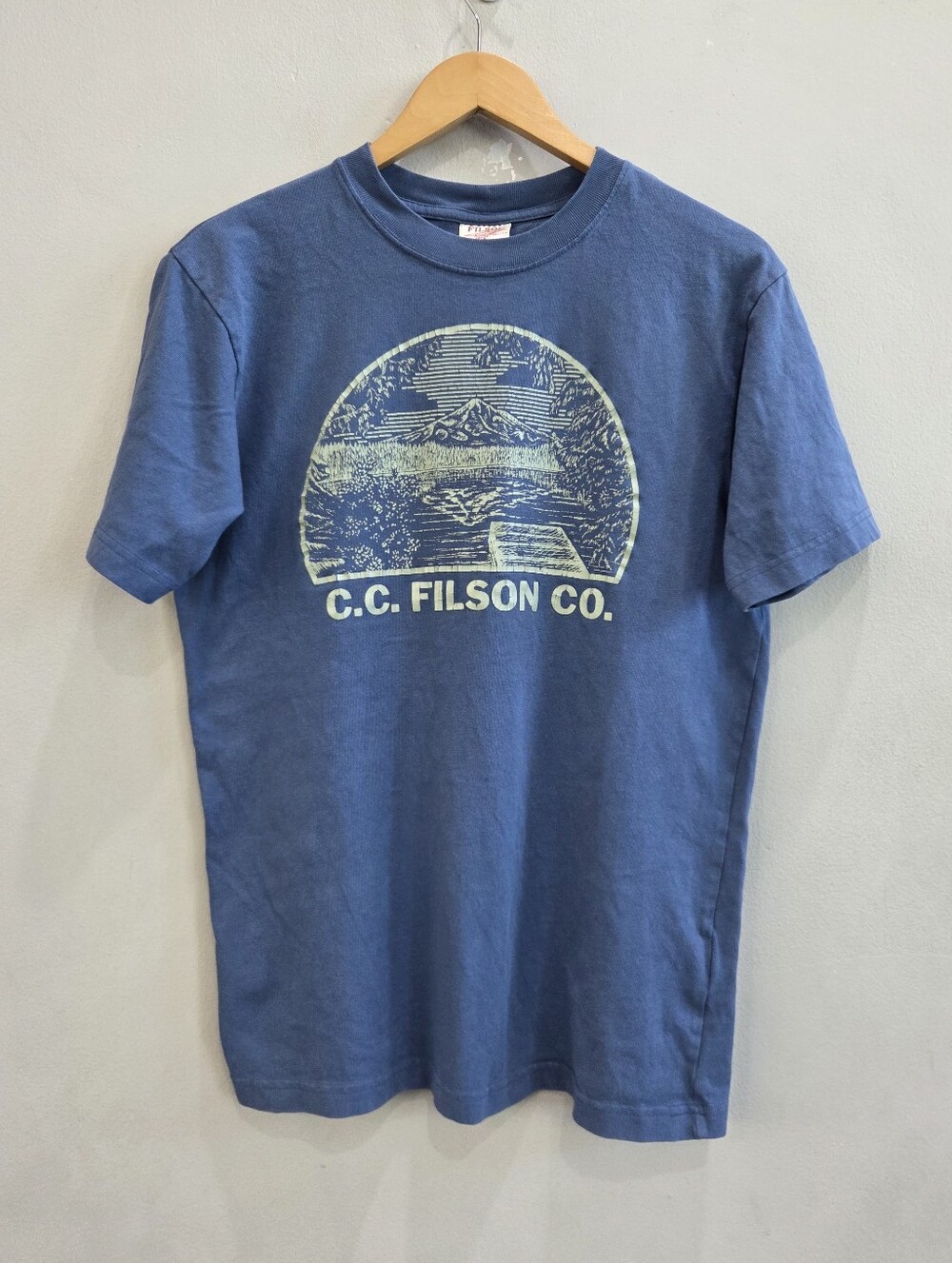 C.C. Filson Graphic Tee Shirt Blue Knit Hiking Mountain Fishing Men's Size Small